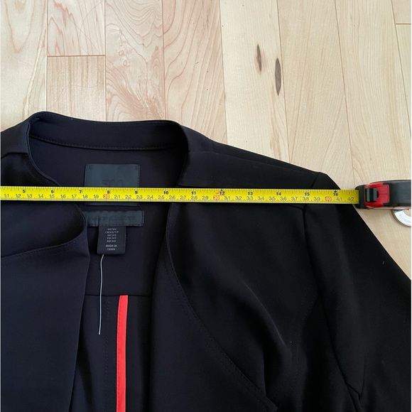 Drapey belted trench coat in black - Picture 6 of 7